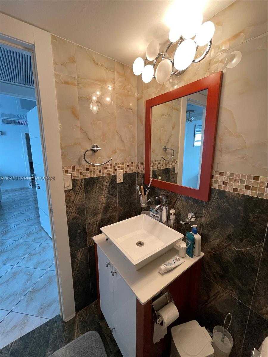 Small Image of 2030 SOUTH OCEAN DR #2018, Hallandale Beach Number 13