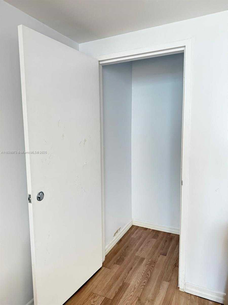 Small Image of 825 BRICKELL BAY DR #1549, Miami Number 10