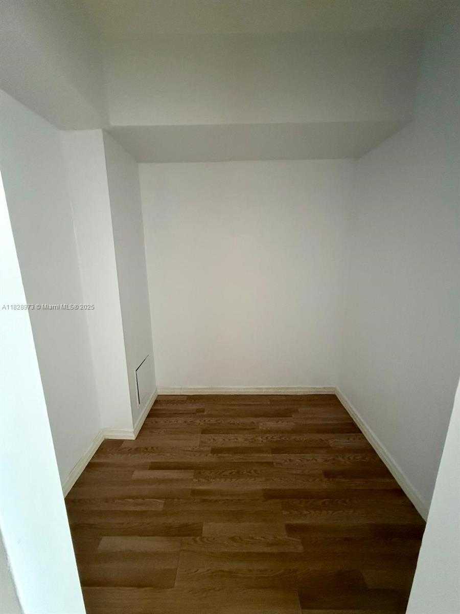 Small Image of 825 BRICKELL BAY DR #1549, Miami Number 8