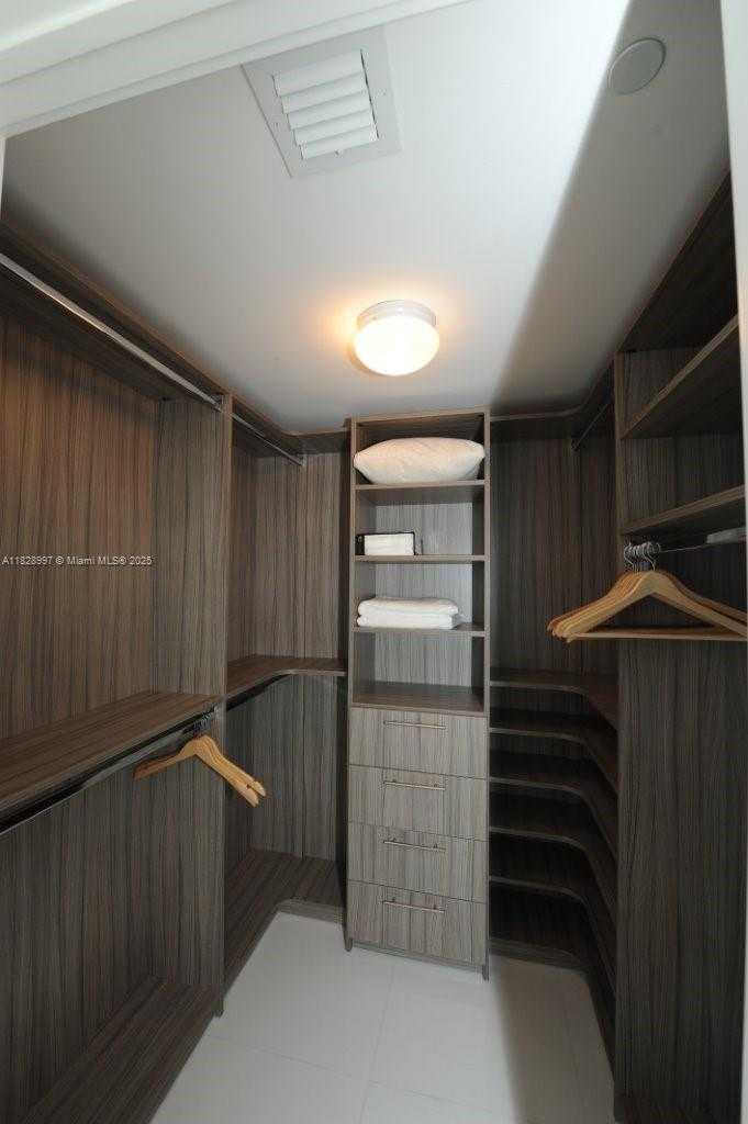Small Image of 50 BISCAYNE BLVD #4706, Miami Number 13
