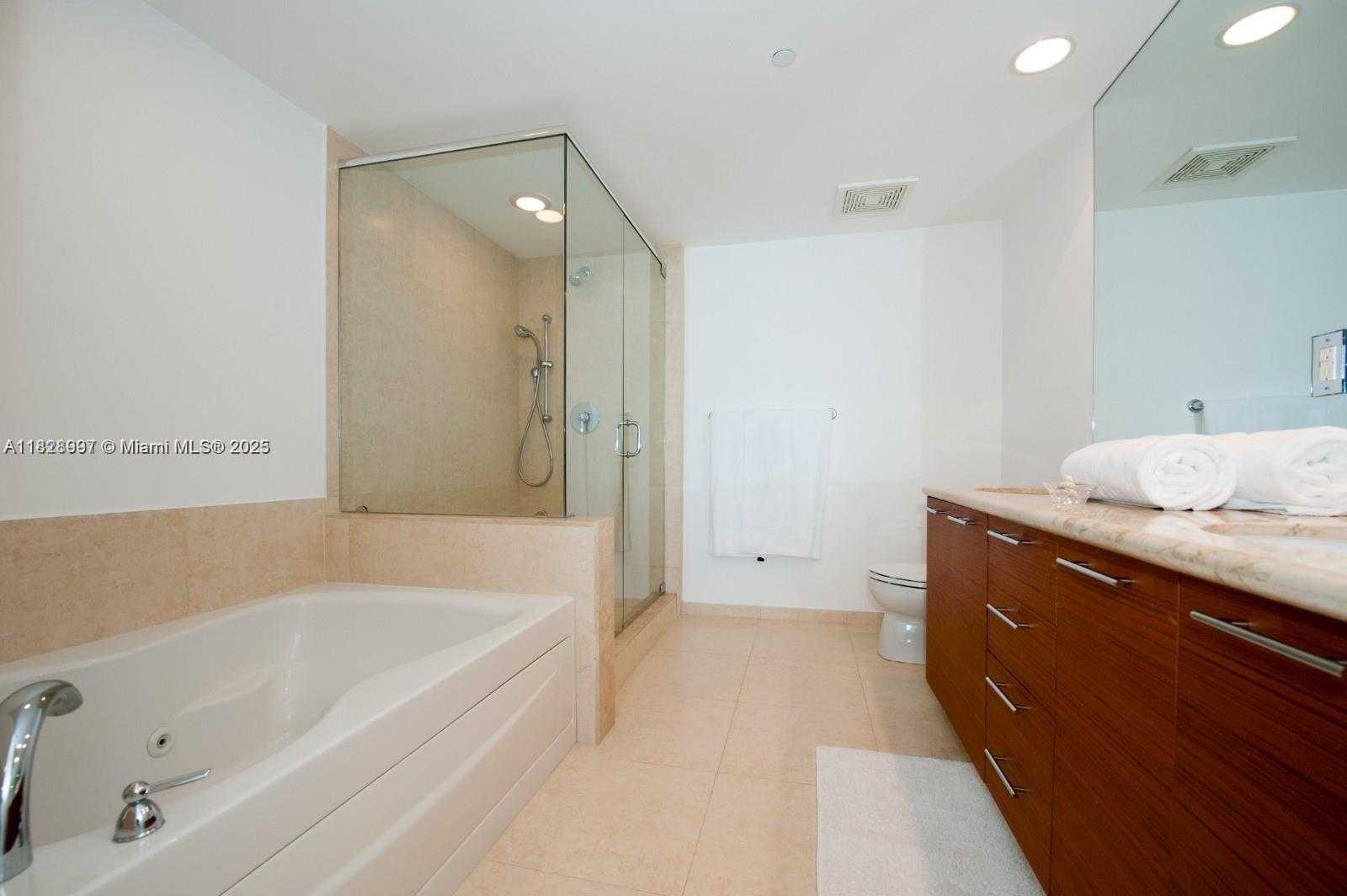 Small Image of 50 BISCAYNE BLVD #4706, Miami Number 15