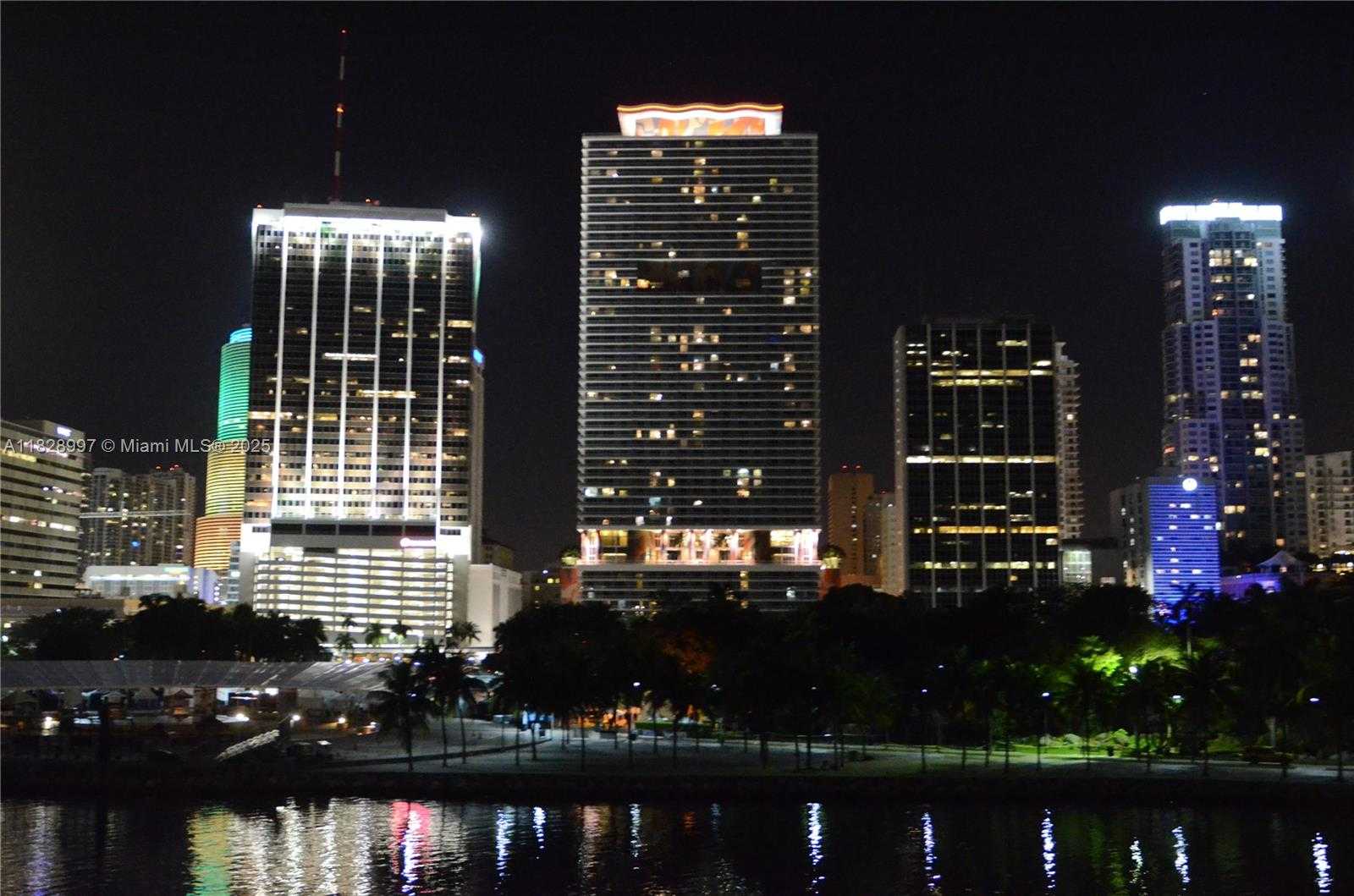 Small Image of 50 BISCAYNE BLVD #4706, Miami Number 2