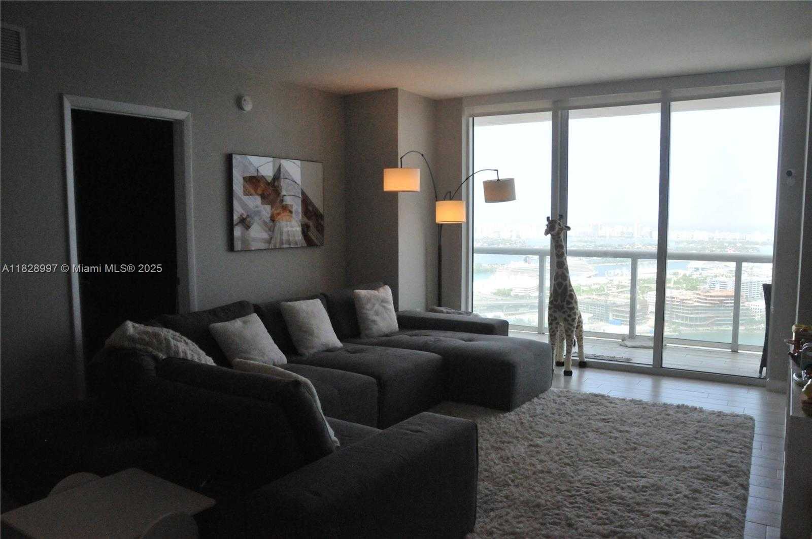 Small Image of 50 BISCAYNE BLVD #4706, Miami Number 4
