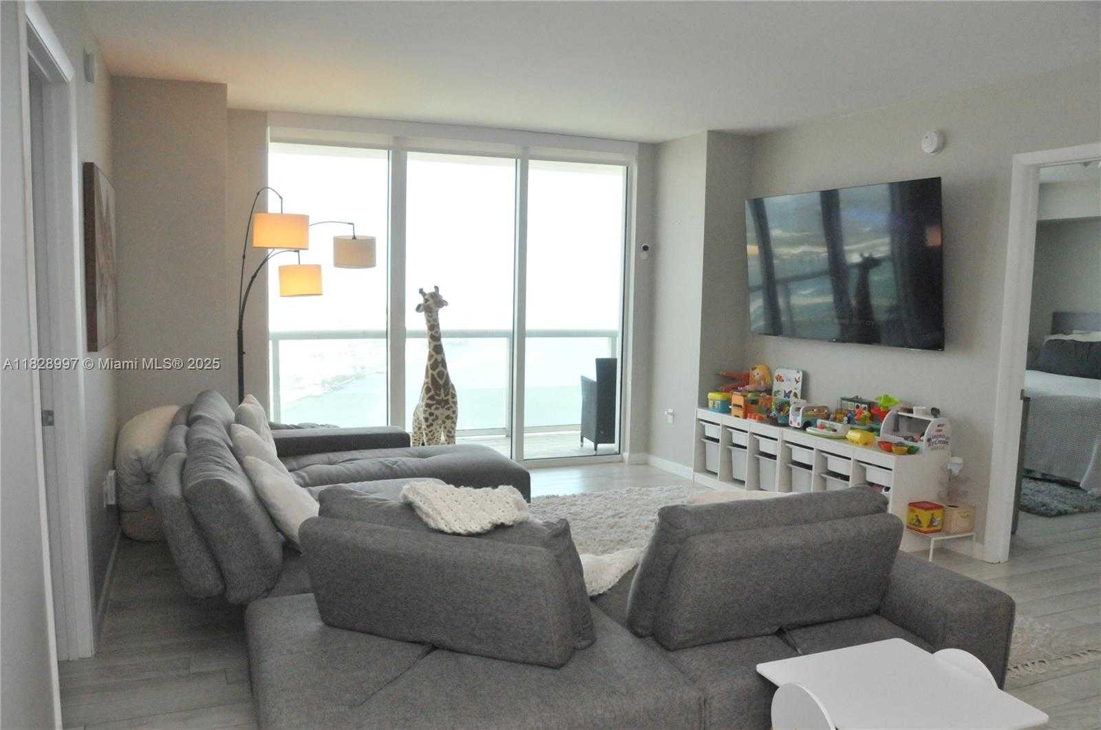 Small Image of 50 BISCAYNE BLVD #4706, Miami Number 5