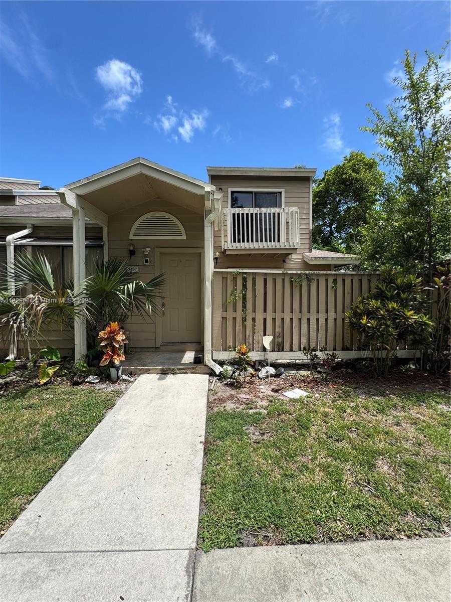 Small Image of 7157 SPORTSMANS DR, North Lauderdale Number 1