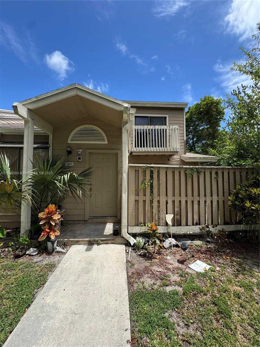 Small Image of 7157 SPORTSMANS DR, North Lauderdale Number 9