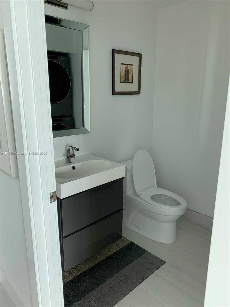 Small Image of 888 BISCAYNE BLVD #2910, Miami Number 16