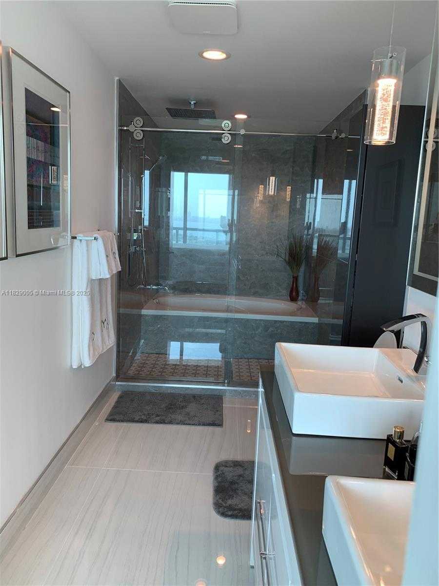 Small Image of 888 BISCAYNE BLVD #2910, Miami Number 4