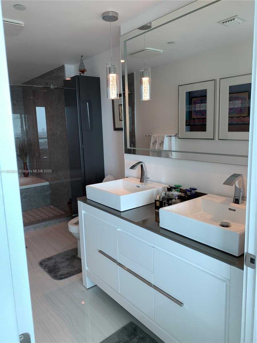 Small Image of 888 BISCAYNE BLVD #2910, Miami Number 5