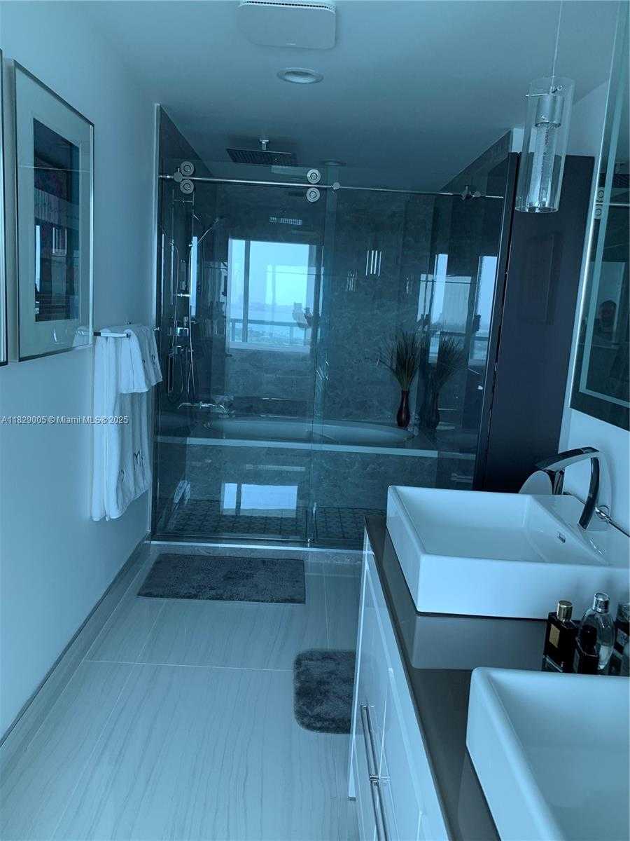 Small Image of 888 BISCAYNE BLVD #2910, Miami Number 6