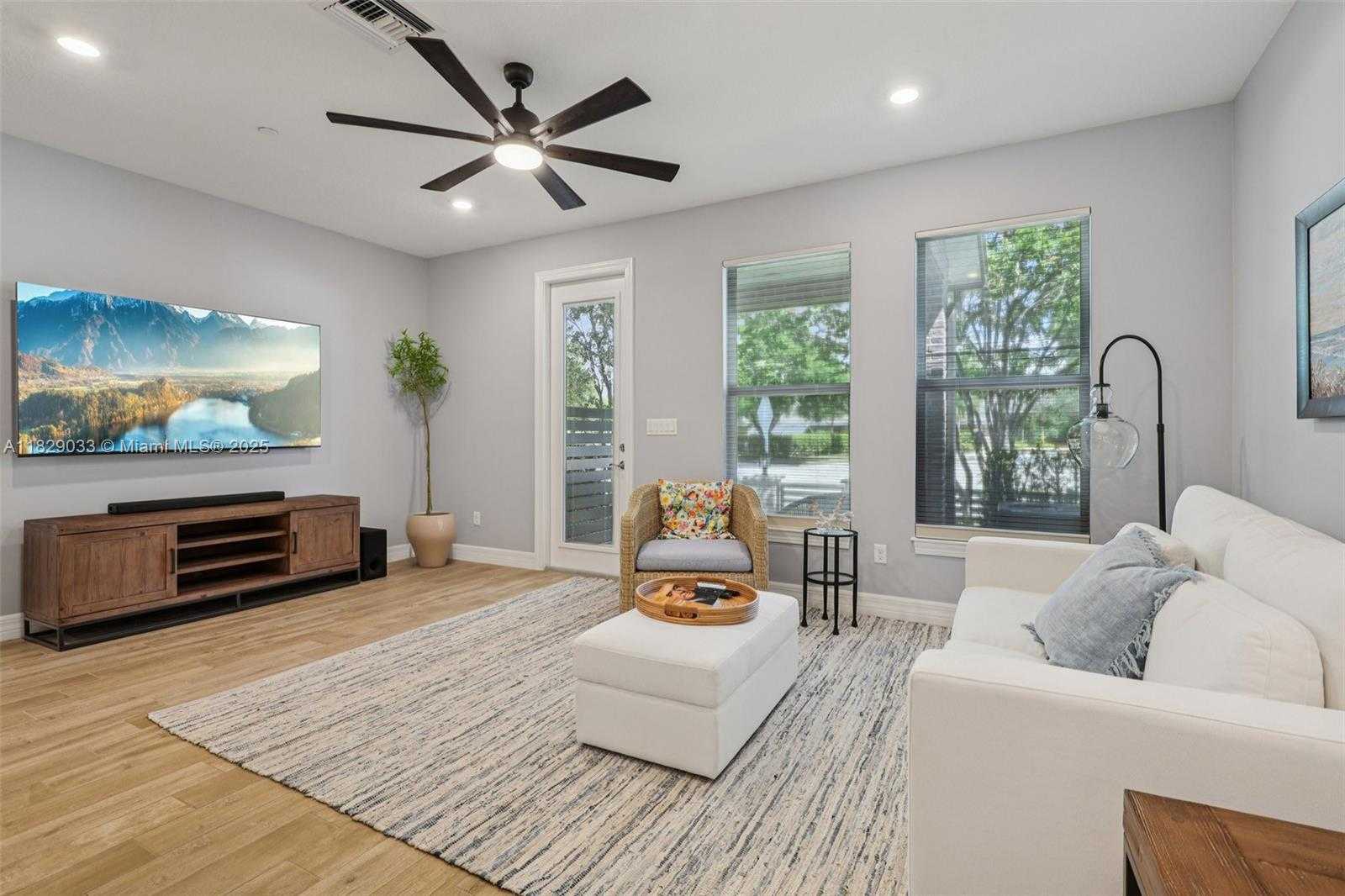 Small Image of 8367 NORTH WEST 7TH PL, Plantation Number 2