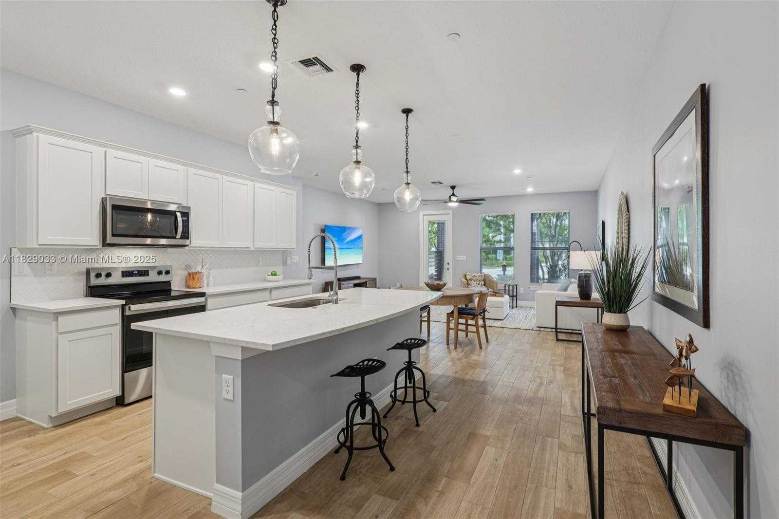 Small Image of 8367 NORTH WEST 7TH PL, Plantation Number 6