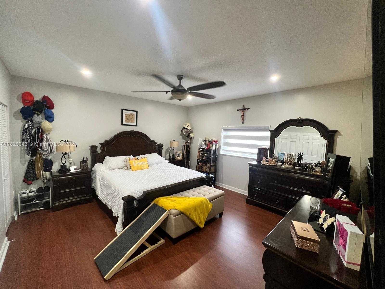 Small Image of 13220 SOUTH WEST 143RD TER, Miami Number 10