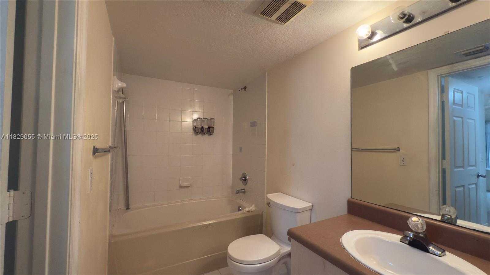 Small Image of 4021 SAN MARINO BLVD #102, West Palm Beach Number 11