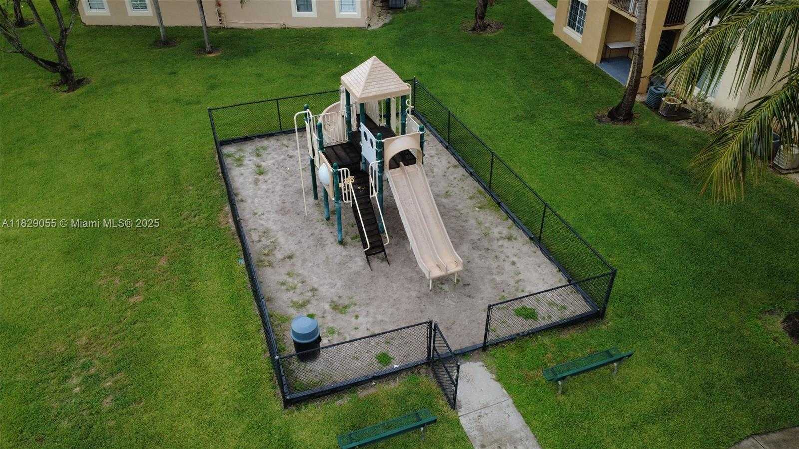 Small Image of 4021 SAN MARINO BLVD #102, West Palm Beach Number 7