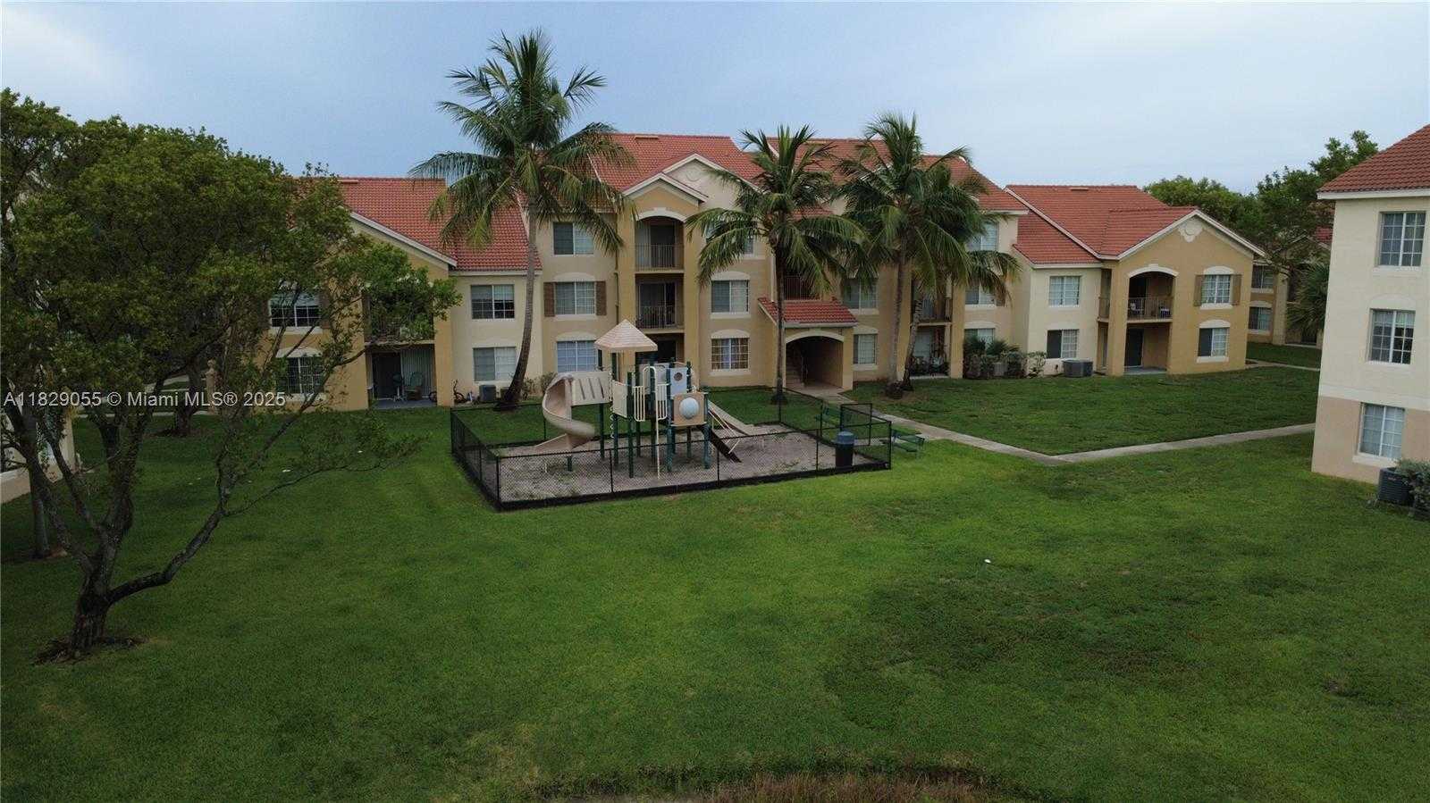 Small Image of 4021 SAN MARINO BLVD #102, West Palm Beach Number 9