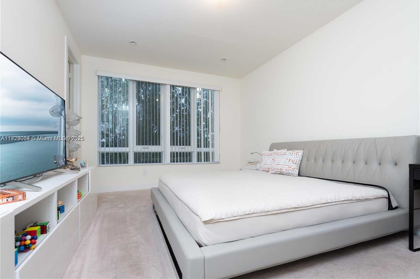 Small Image of 10555 NORTH WEST 64TH WAY, Doral Number 16