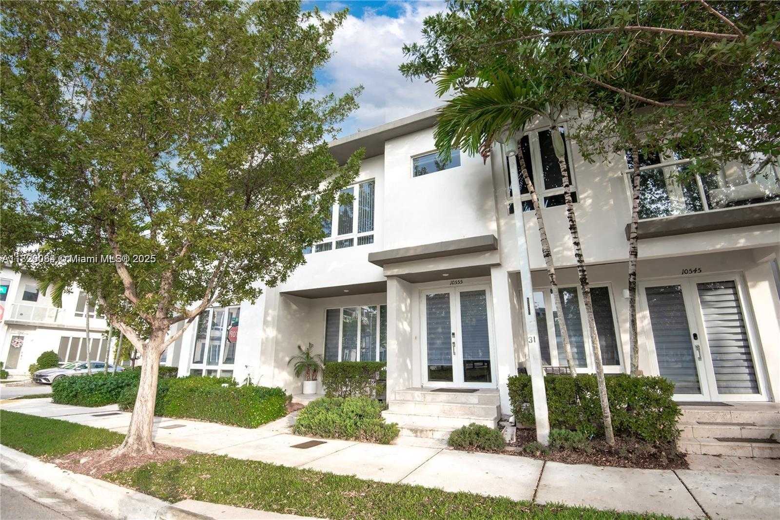 Small Image of 10555 NORTH WEST 64TH WAY, Doral Number 2