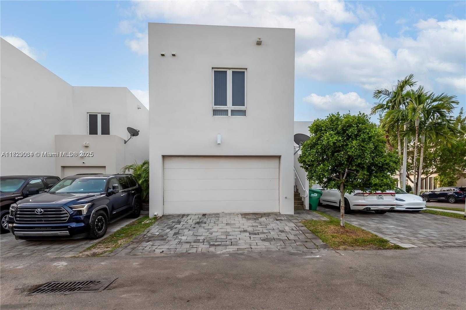 Small Image of 10555 NORTH WEST 64TH WAY, Doral Number 27