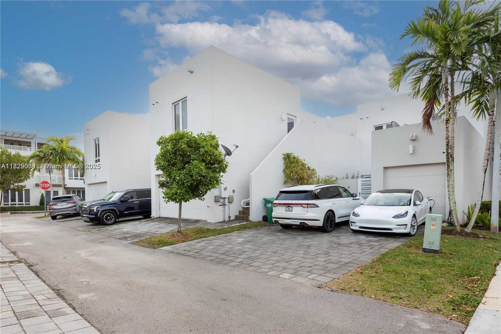 Small Image of 10555 NORTH WEST 64TH WAY, Doral Number 28