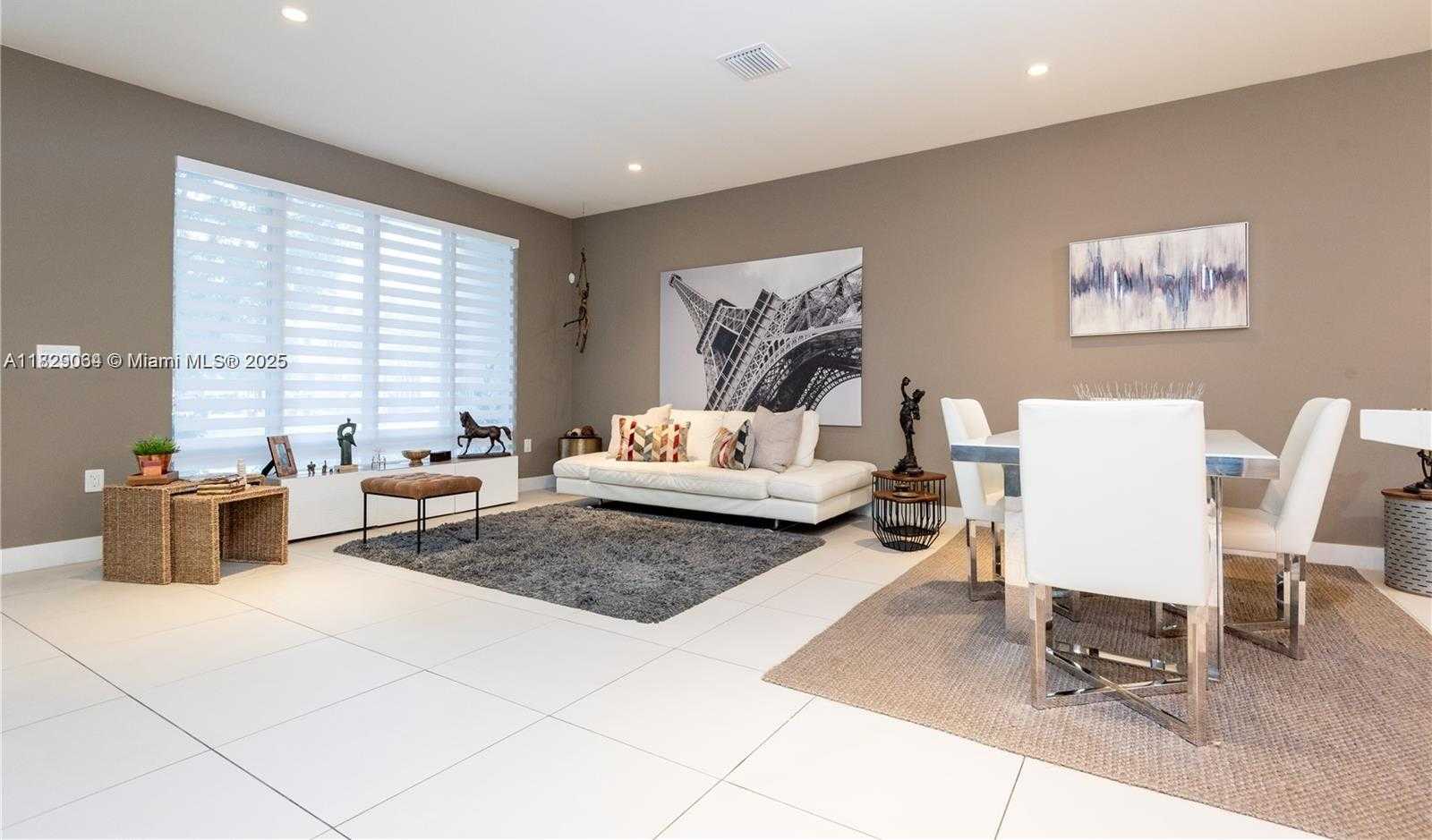 Small Image of 10555 NORTH WEST 64TH WAY, Doral Number 3