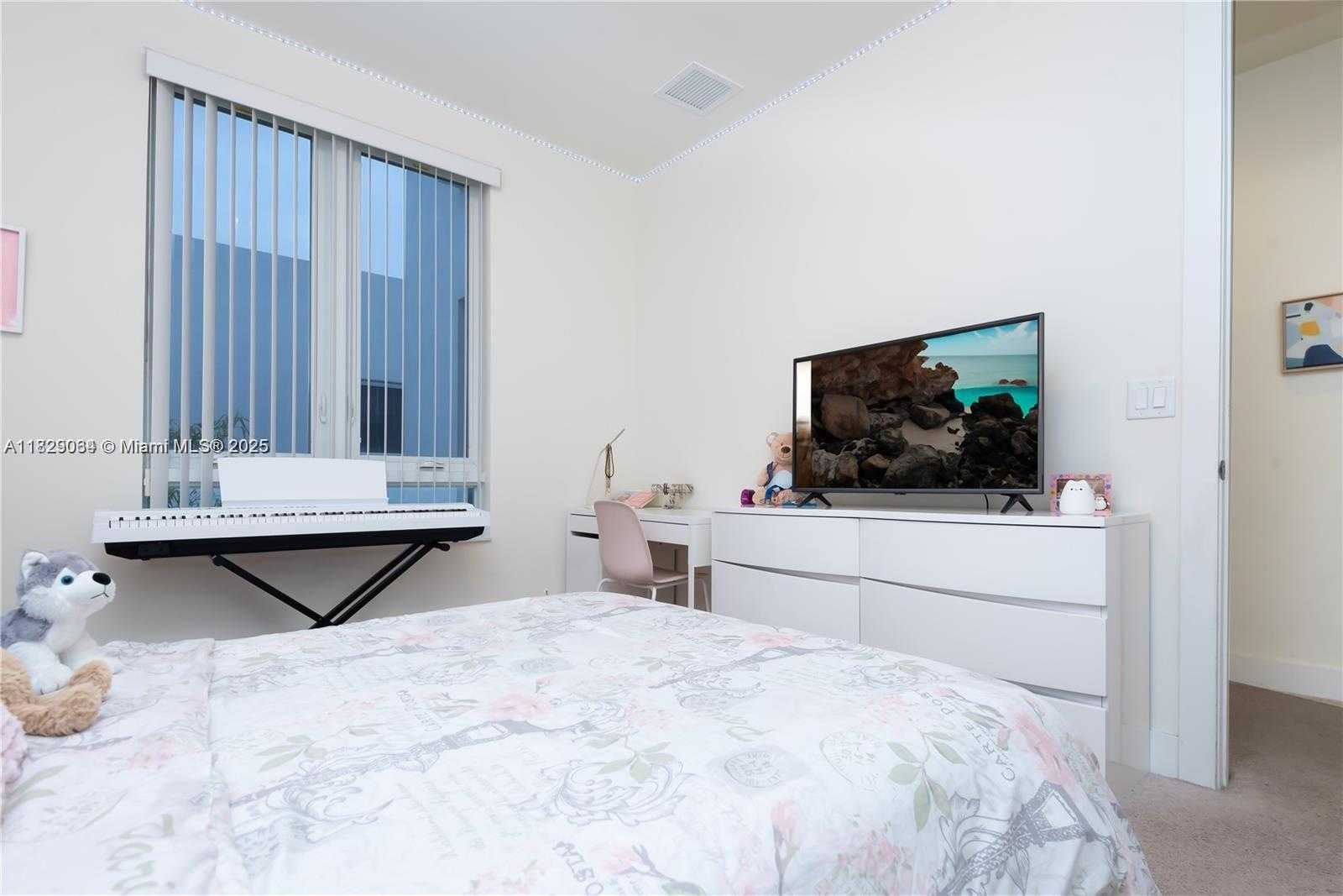 Small Image of 10555 NORTH WEST 64TH WAY, Doral Number 30
