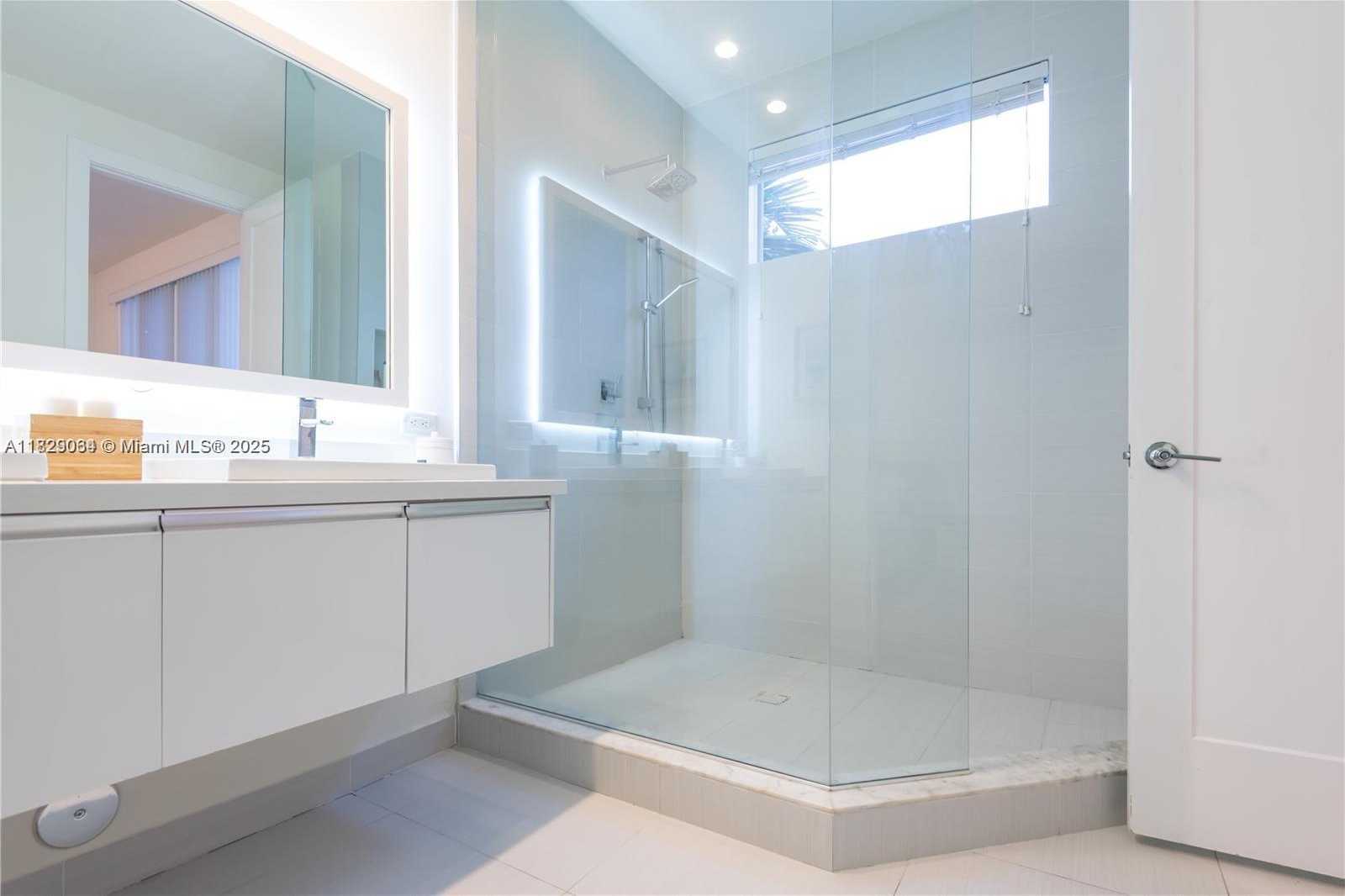 Small Image of 10555 NORTH WEST 64TH WAY, Doral Number 32