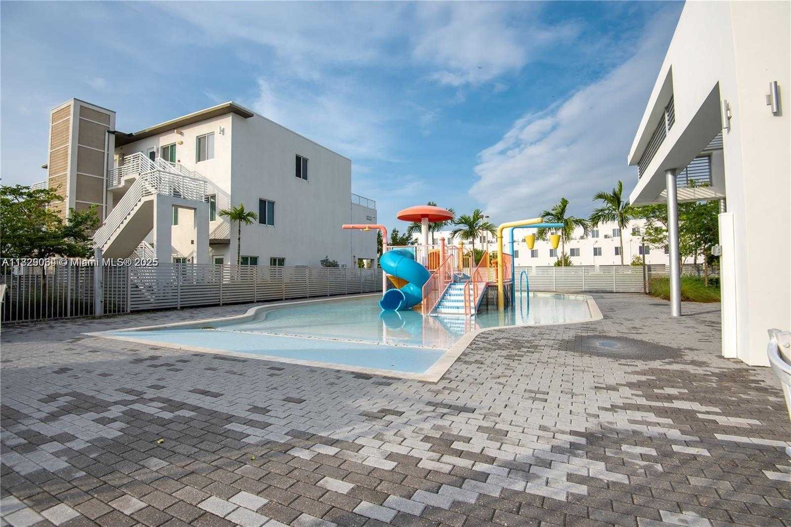 Small Image of 10555 NORTH WEST 64TH WAY, Doral Number 35
