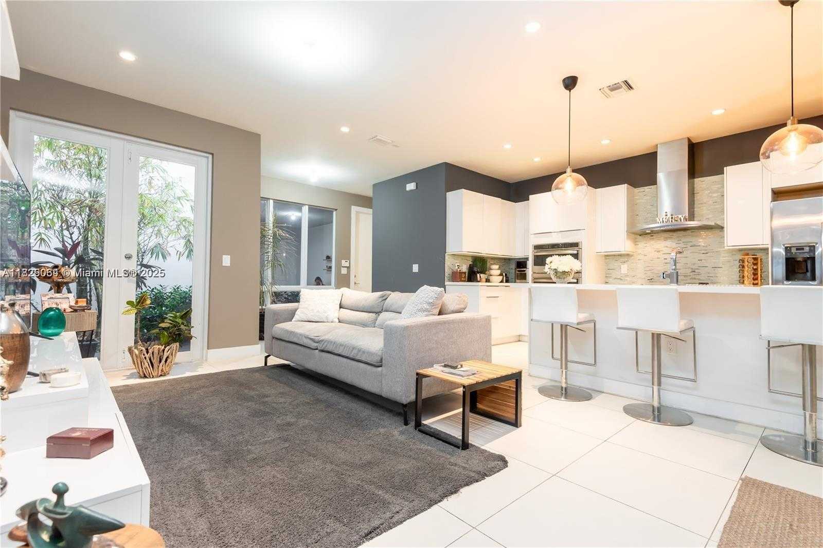 Small Image of 10555 NORTH WEST 64TH WAY, Doral Number 4