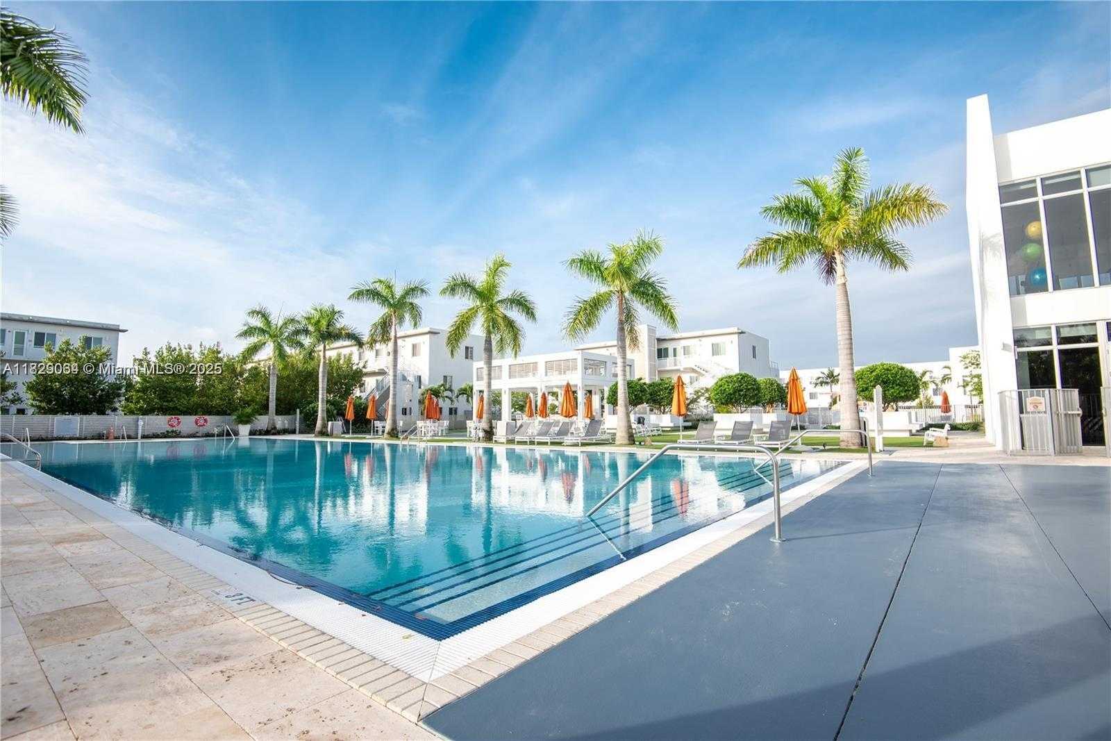 Small Image of 10555 NORTH WEST 64TH WAY, Doral Number 43