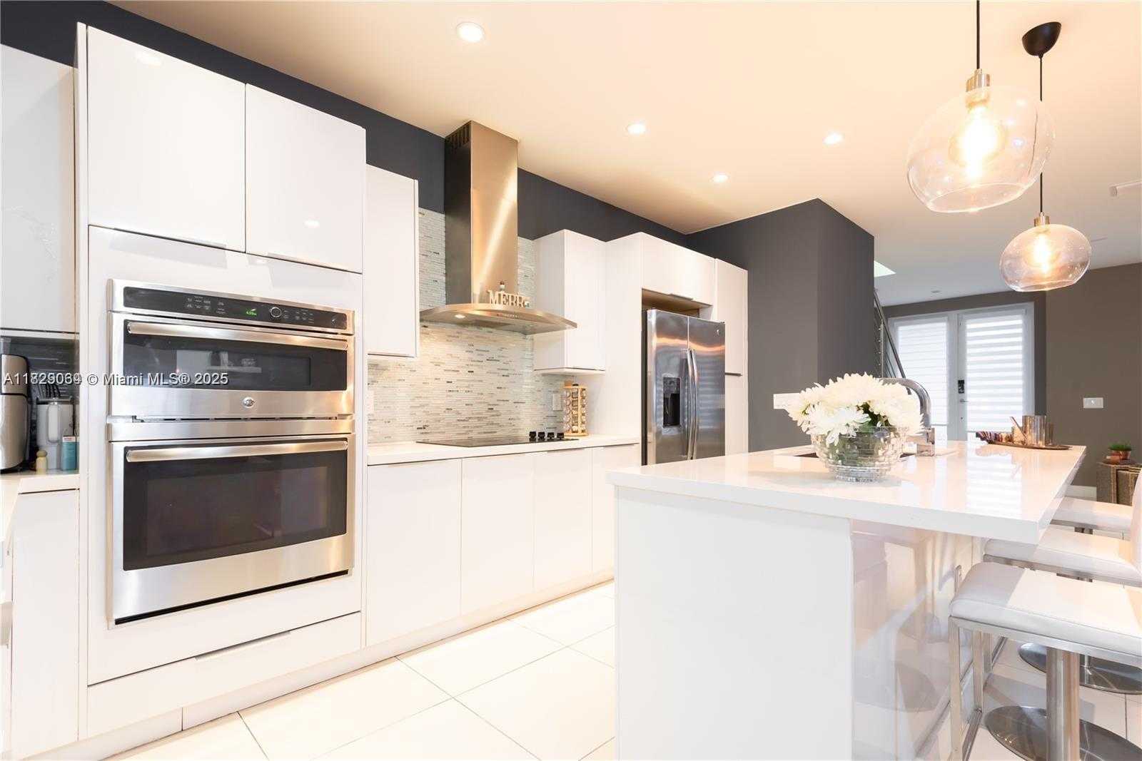 Small Image of 10555 NORTH WEST 64TH WAY, Doral Number 5