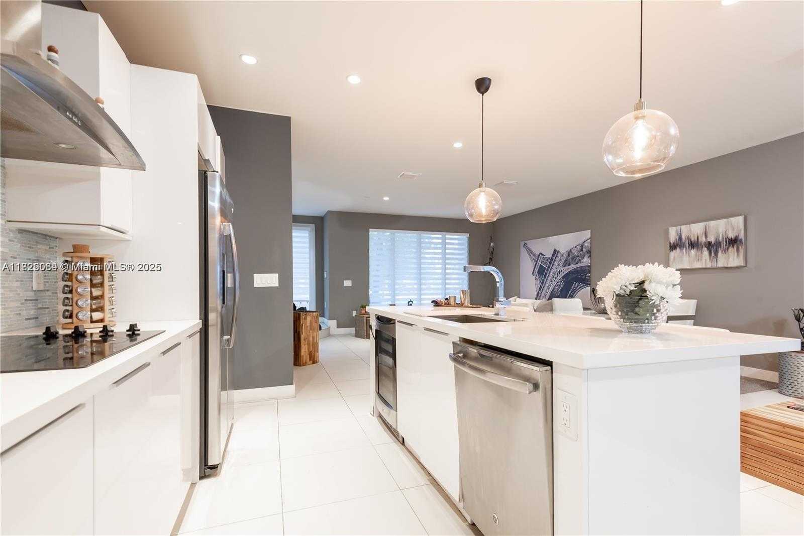 Small Image of 10555 NORTH WEST 64TH WAY, Doral Number 6