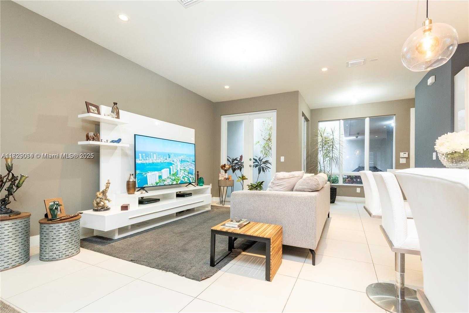 Small Image of 10555 NORTH WEST 64TH WAY, Doral Number 7