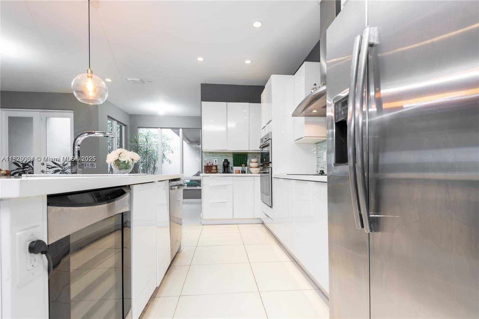 Small Image of 10555 NORTH WEST 64TH WAY, Doral Number 8