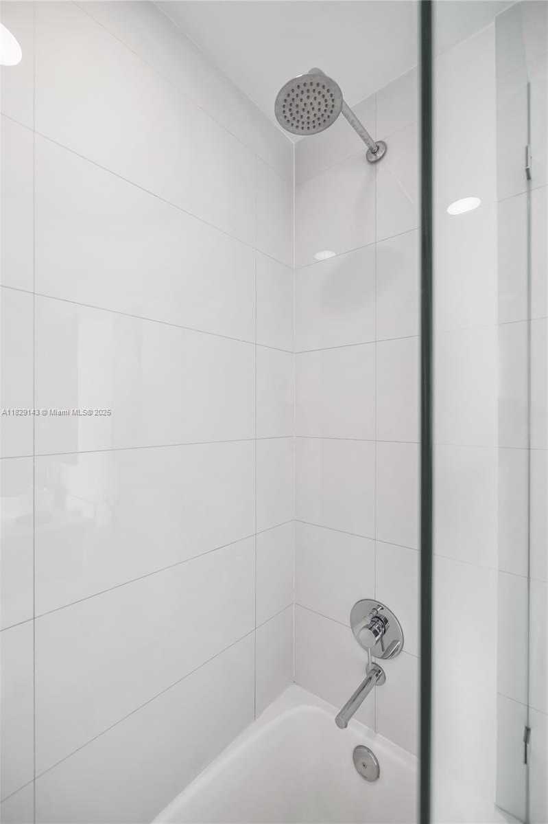 Small Image of 121 NORTH EAST 34TH ST #1514, Miami Number 24