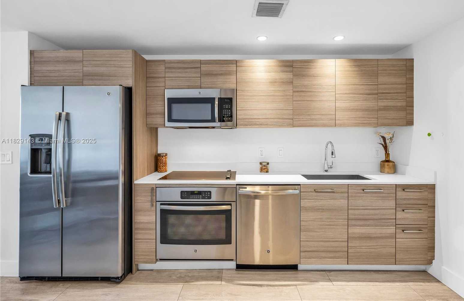 Small Image of 121 NORTH EAST 34TH ST #1514, Miami Number 5