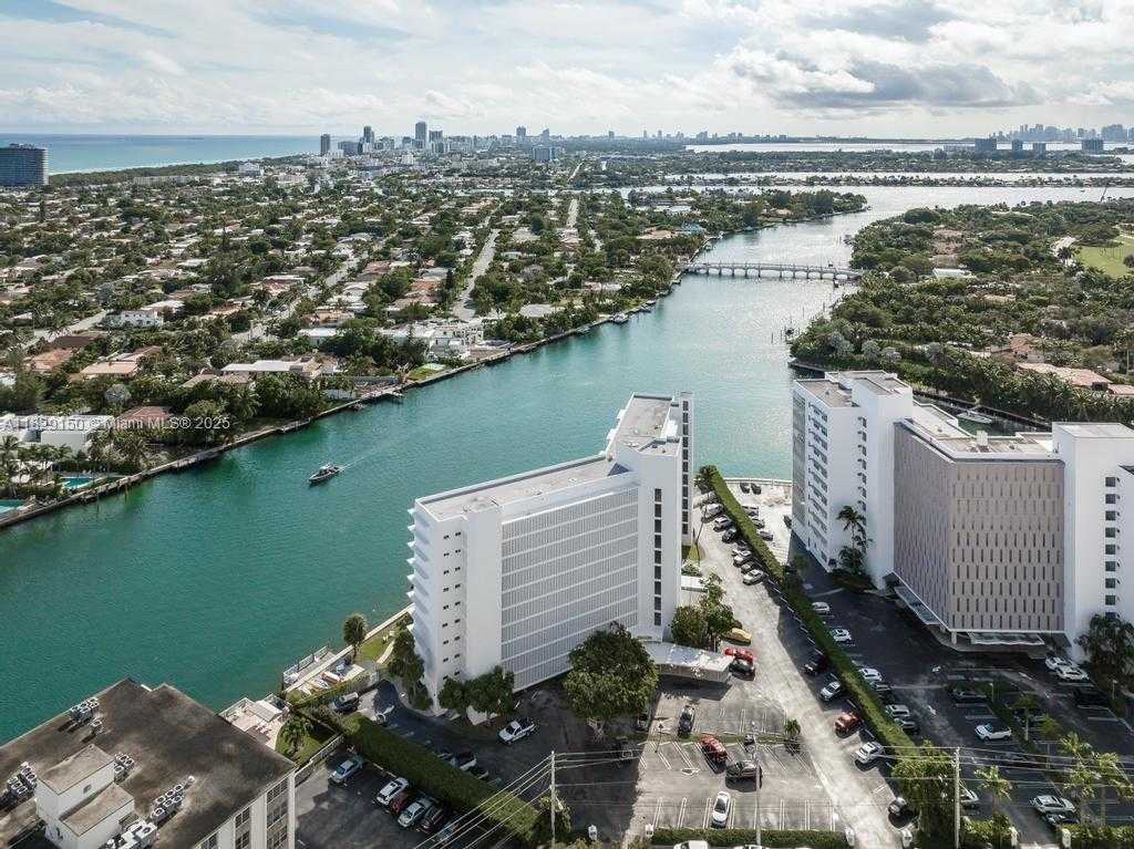 Small Image of 9101 EAST BAY HARBOR DR #705, Bay Harbor Islands Number 29
