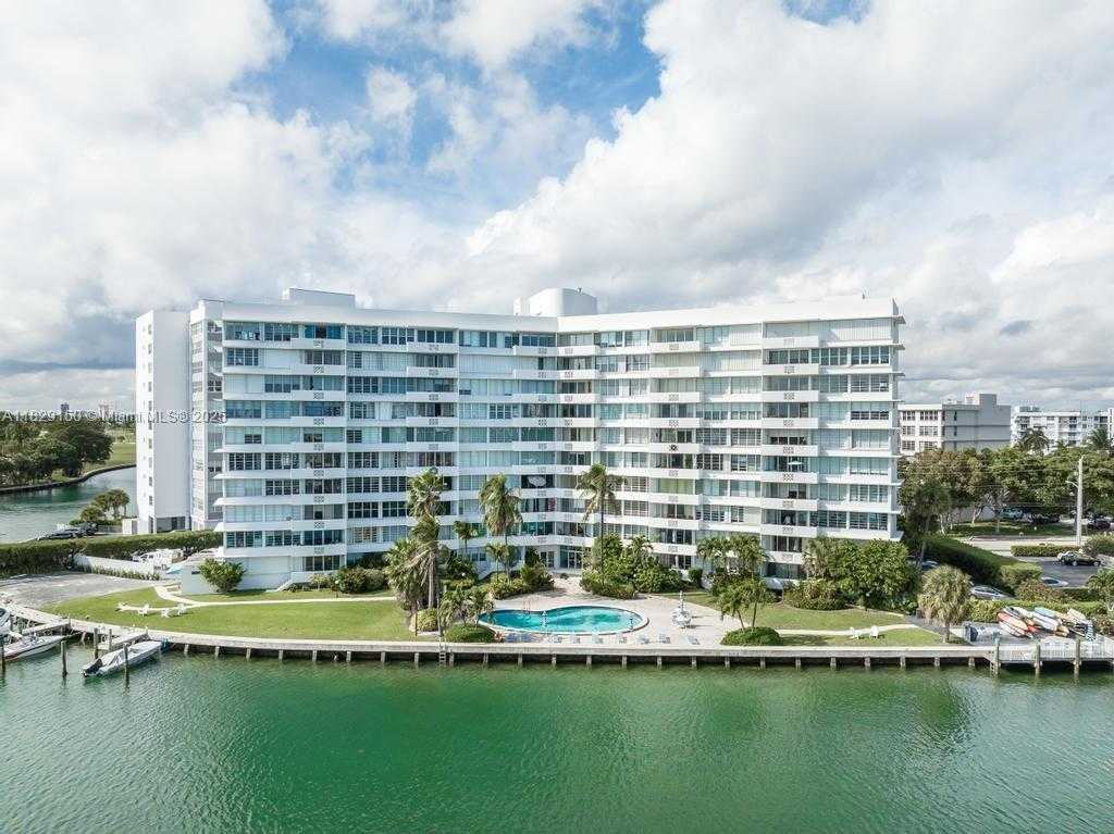 Small Image of 9101 EAST BAY HARBOR DR #705, Bay Harbor Islands Number 31
