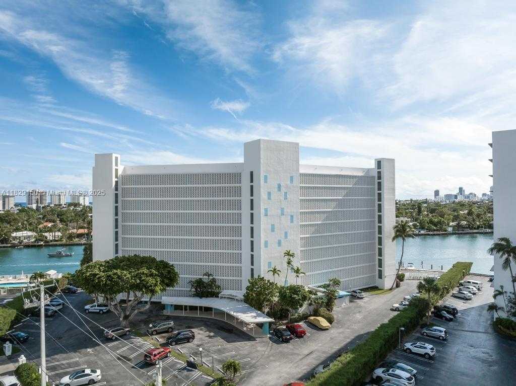 Small Image of 9101 EAST BAY HARBOR DR #705, Bay Harbor Islands Number 32