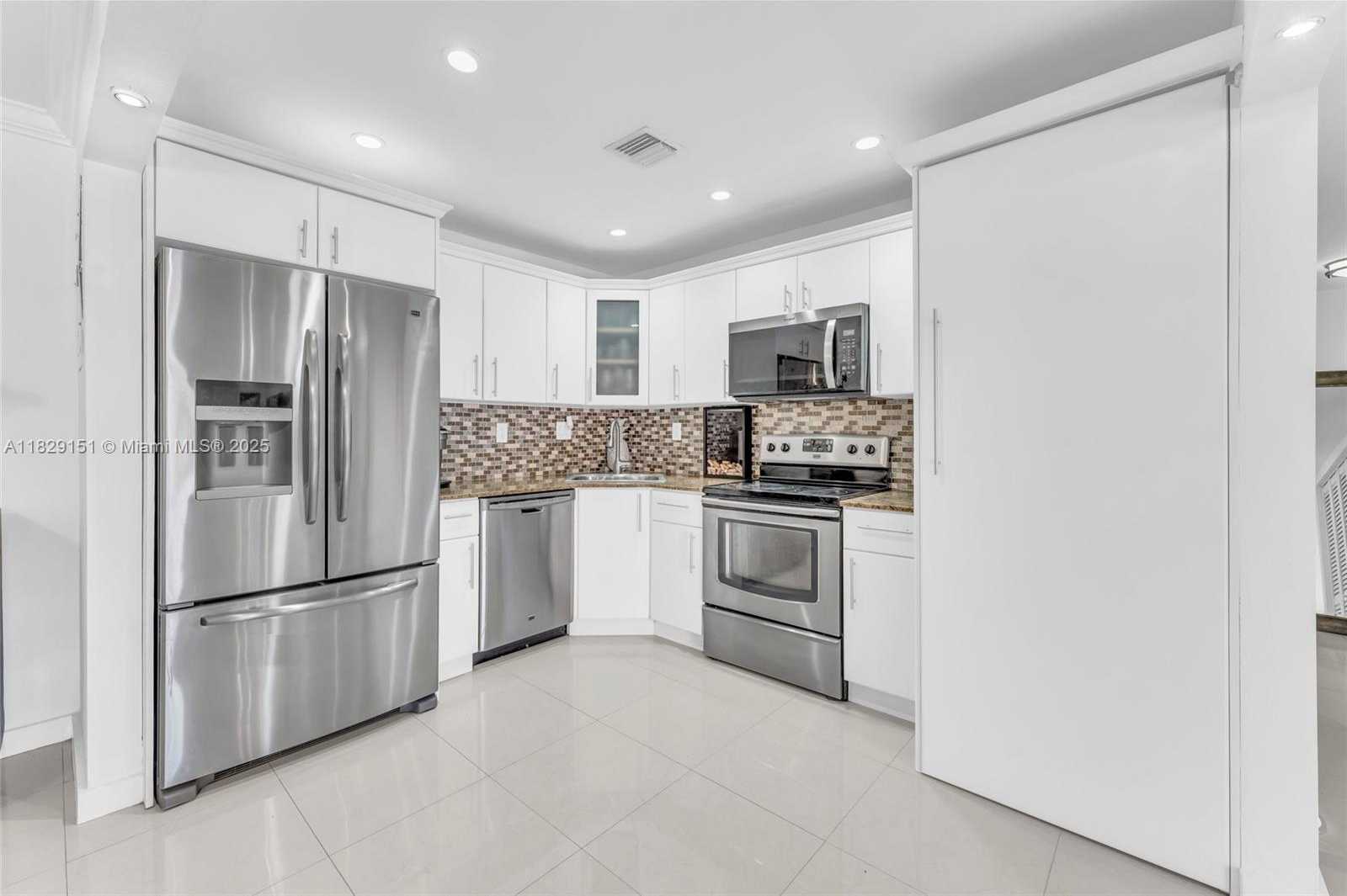 Small Image of 7115 MIAMI LAKES DR #N28, Miami Lakes Number 19