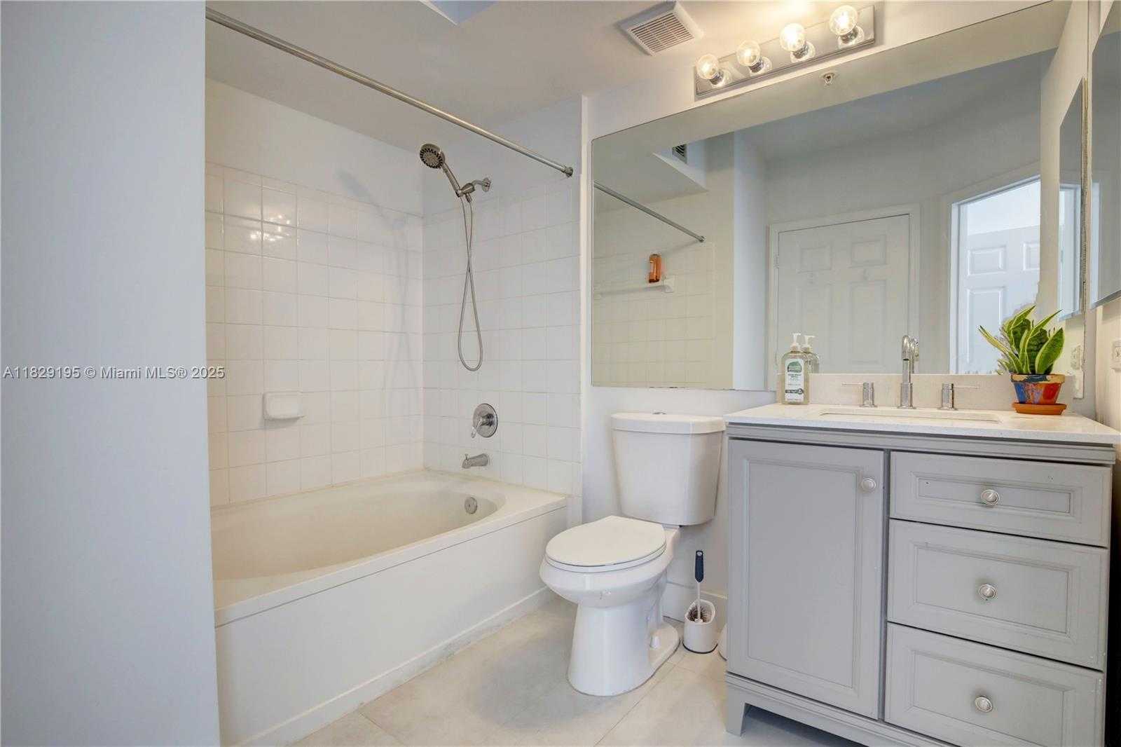 Small Image of 17150 NORTH BAY RD #2707, Sunny Isles Beach Number 12