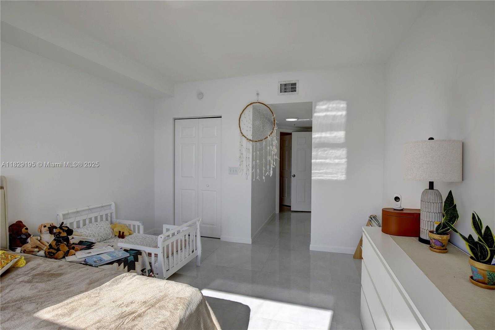 Small Image of 17150 NORTH BAY RD #2707, Sunny Isles Beach Number 16