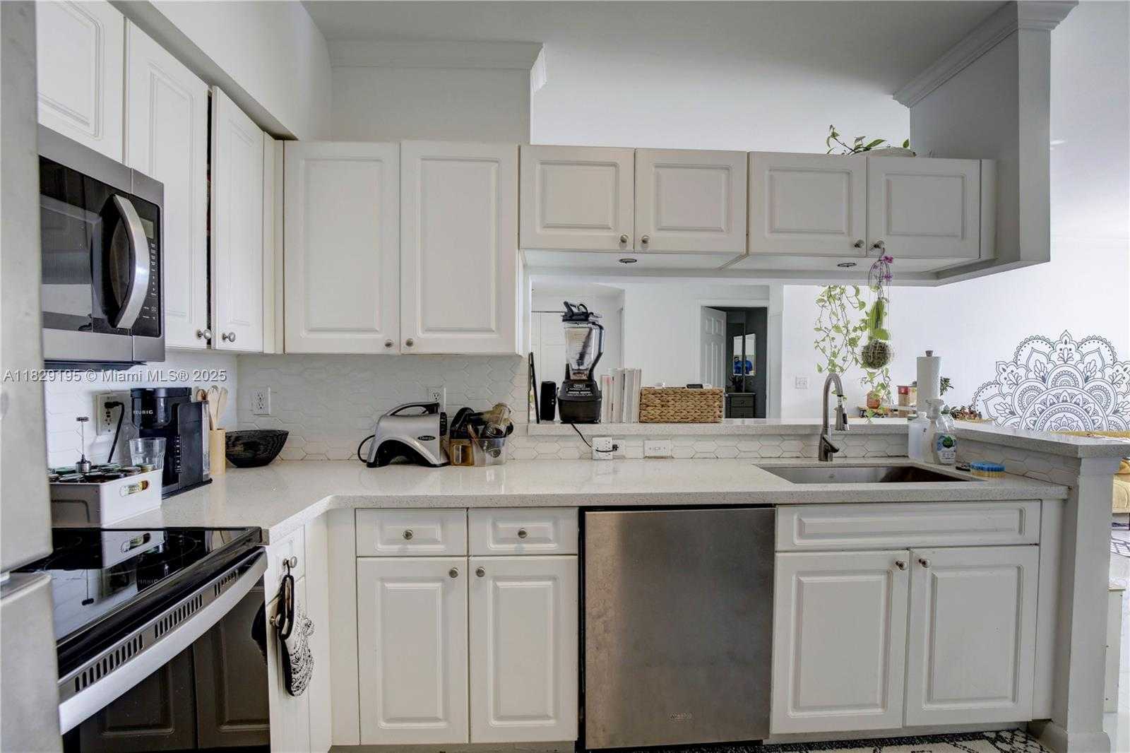 Small Image of 17150 NORTH BAY RD #2707, Sunny Isles Beach Number 19