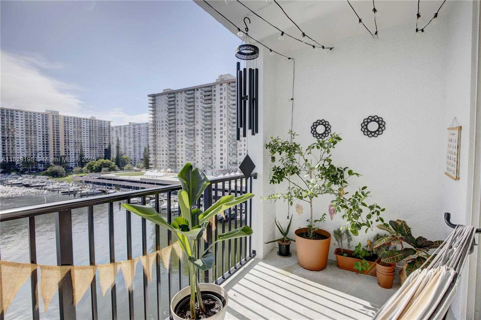 Small Image of 17150 NORTH BAY RD #2707, Sunny Isles Beach Number 3
