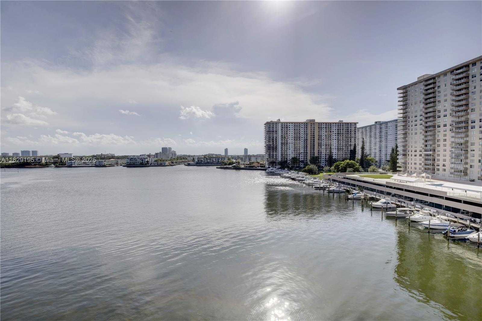 Small Image of 17150 NORTH BAY RD #2707, Sunny Isles Beach Number 4