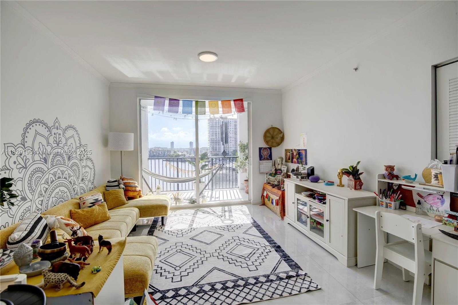 Small Image of 17150 NORTH BAY RD #2707, Sunny Isles Beach Number 5