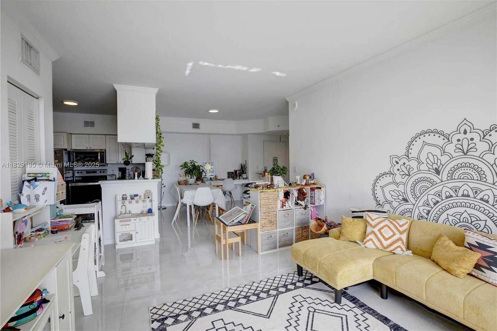 Small Image of 17150 NORTH BAY RD #2707, Sunny Isles Beach Number 7