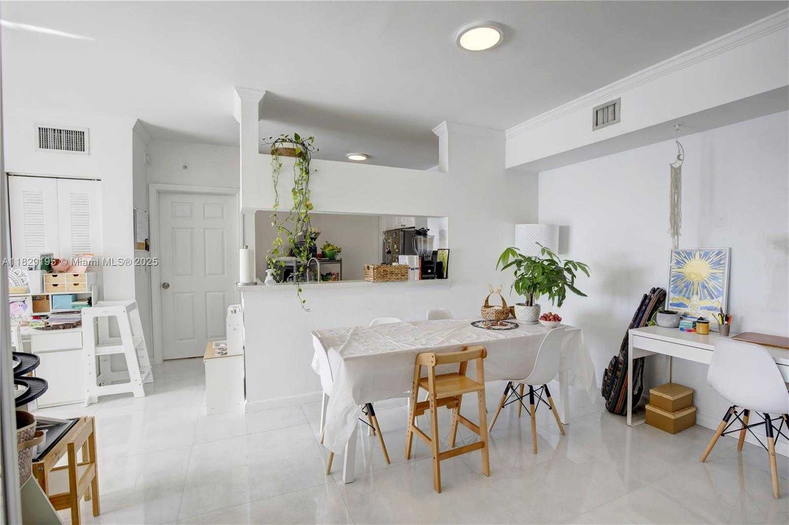 Small Image of 17150 NORTH BAY RD #2707, Sunny Isles Beach Number 8