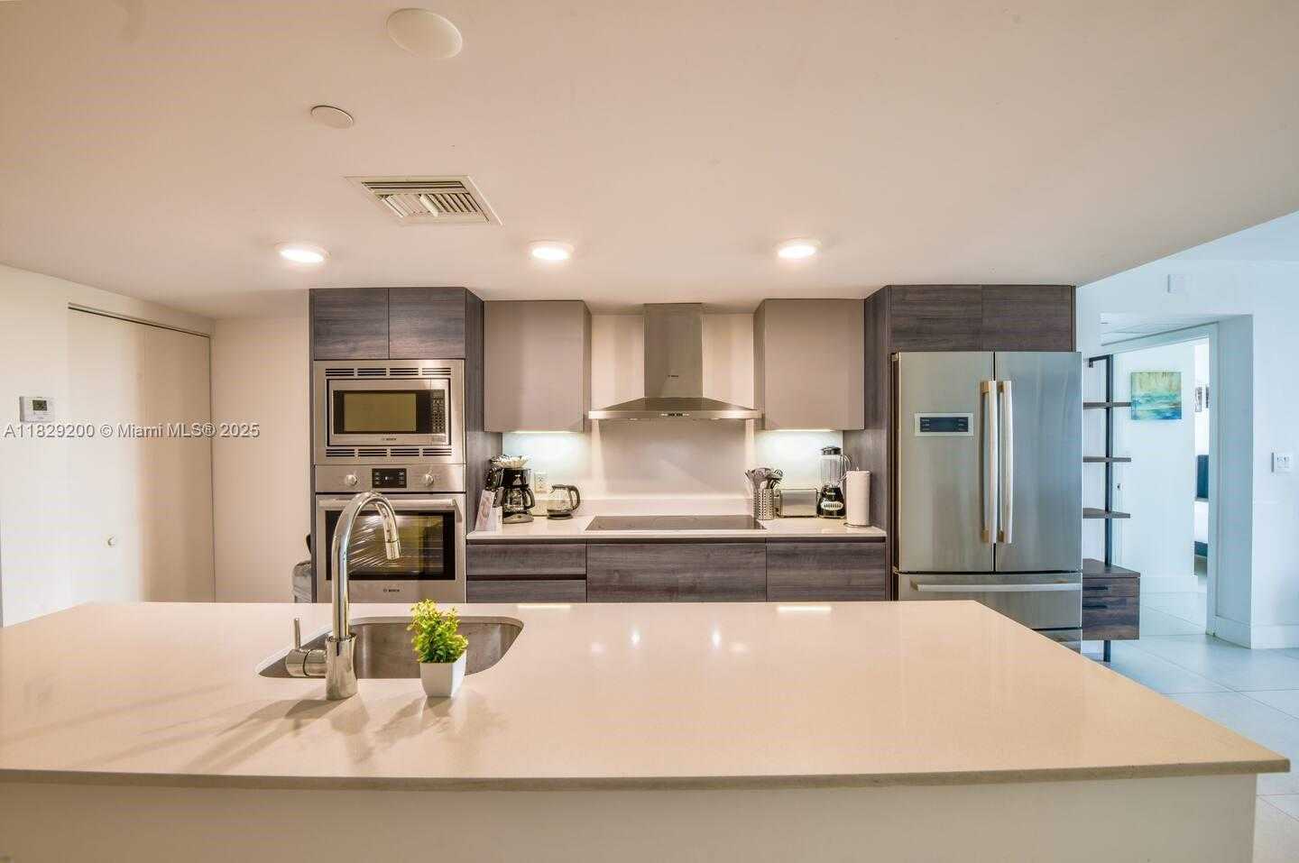 Small Image of 9261 EAST BAY HARBOR DR #402, Bay Harbor Islands Number 6