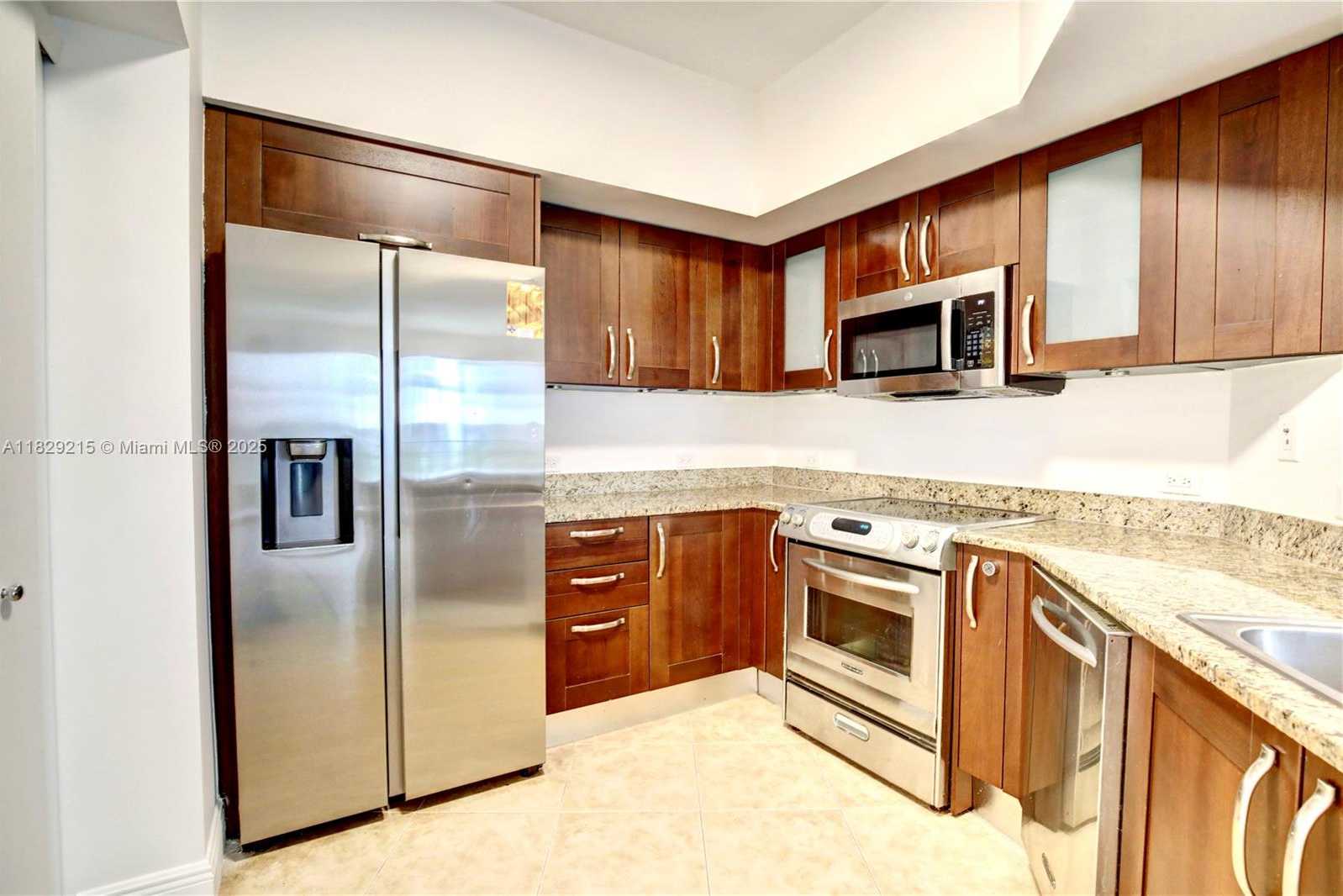 Small Image of 19900 EAST COUNTRY CLUB DR #216, Aventura Number 3